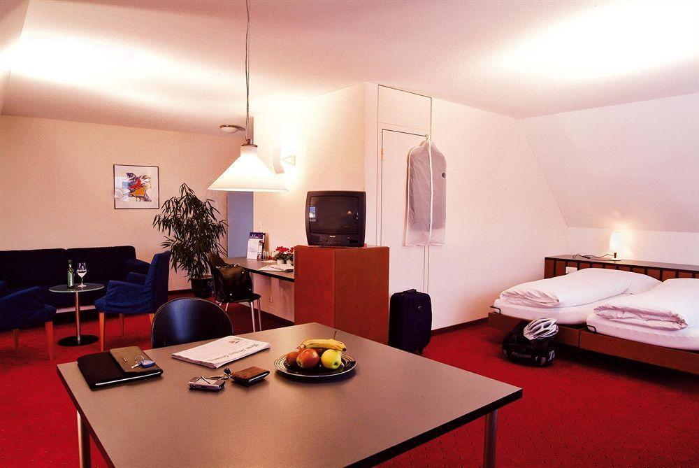 Hotel Urs Und Viktor Bettlach الغرفة الصورة